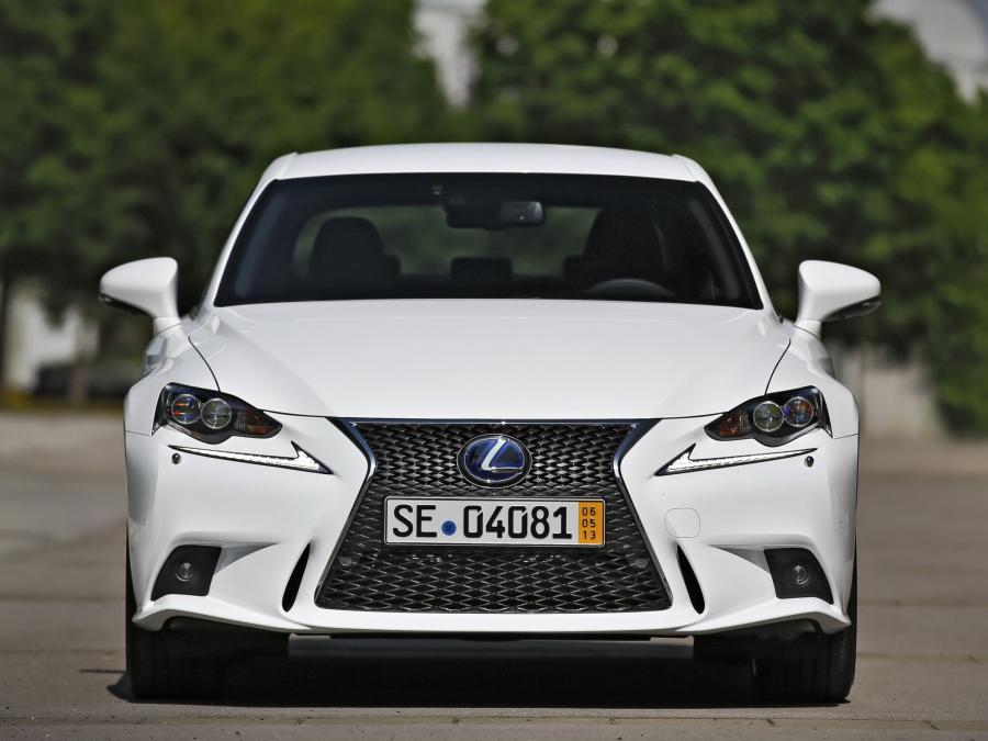  Lexus IS300h F-Sport 2013 года  (EU) (фото 6 из 16)